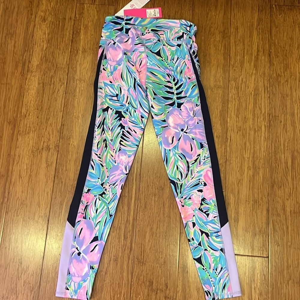 Lilly Pulitzer luxletic weekender legging UPS 50+ multi bermudaful size XS NWT - Picture 9 of 9